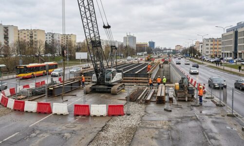 Kolejny etap przebudowy Al. Unii Lubelskiej: montaż konstrukcji nowego mostu